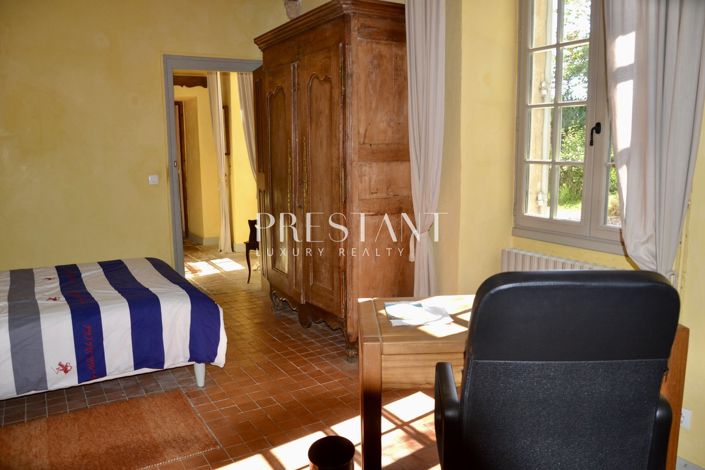 Image No.14-6 Bed House for sale