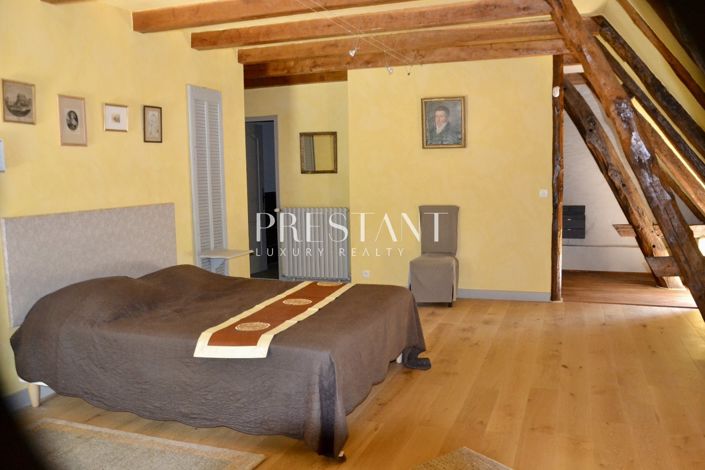 Image No.19-6 Bed House for sale