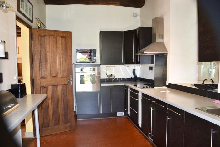 Image No.2-6 Bed House for sale
