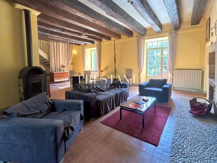 Image No.2-6 Bed House for sale