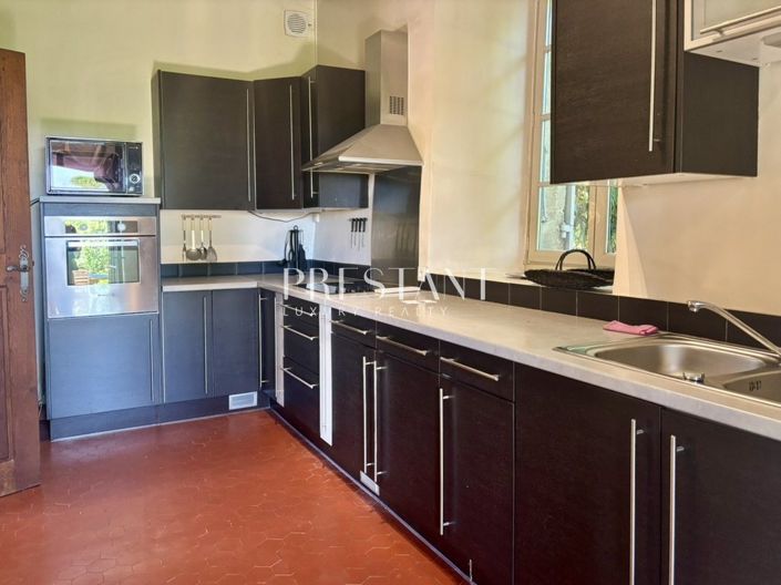 Image No.20-6 Bed House for sale