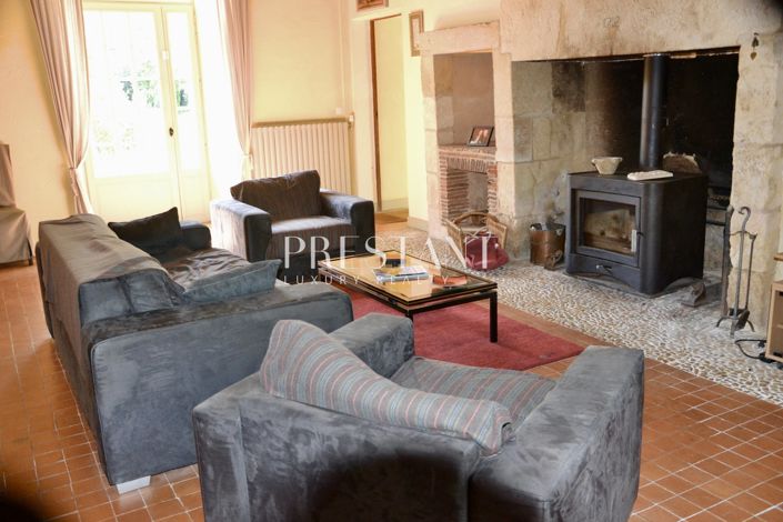 Image No.6-6 Bed House for sale