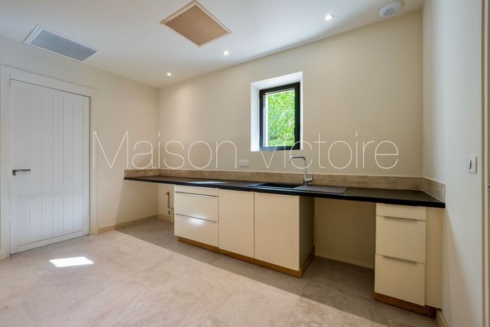 Image No.19-4 Bed House for sale