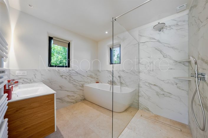 Image No.25-4 Bed House for sale