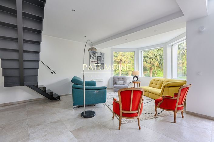 Image No.5-6 Bed House for sale