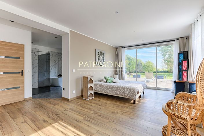 Image No.9-6 Bed House for sale