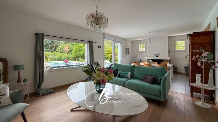 Image No.8-5 Bed House for sale
