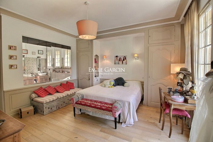 Image No.8-5 Bed House for sale