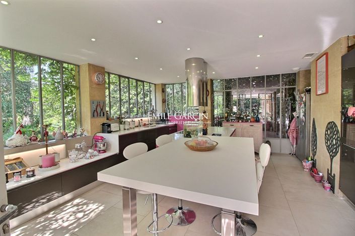 Image No.9-5 Bed House for sale