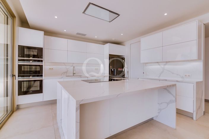 Image No.54-4 Bed House for sale