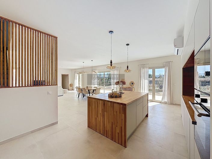 Image No.16-5 Bed House for sale