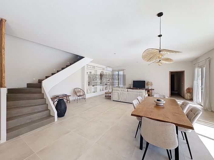 Image No.17-5 Bed House for sale