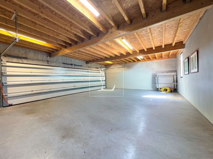 Image No.17-6 Bed House for sale