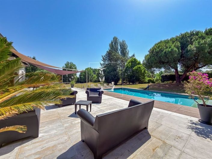 Image No.18-6 Bed House for sale