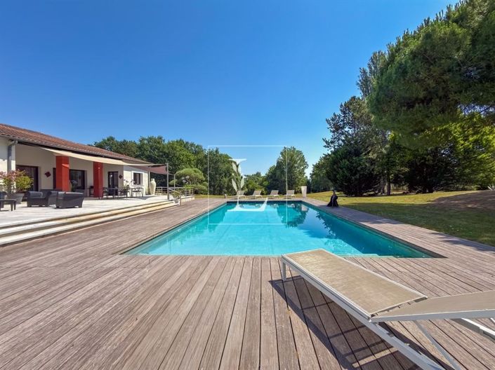 Image No.19-6 Bed House for sale