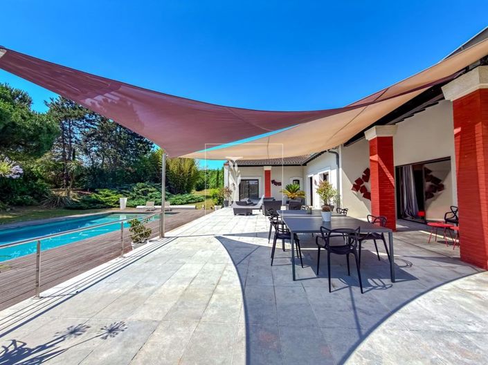 Image No.4-6 Bed House for sale