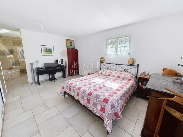 Image No.19-4 Bed House for sale
