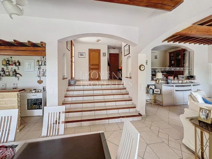 Image No.10-3 Bed House for sale