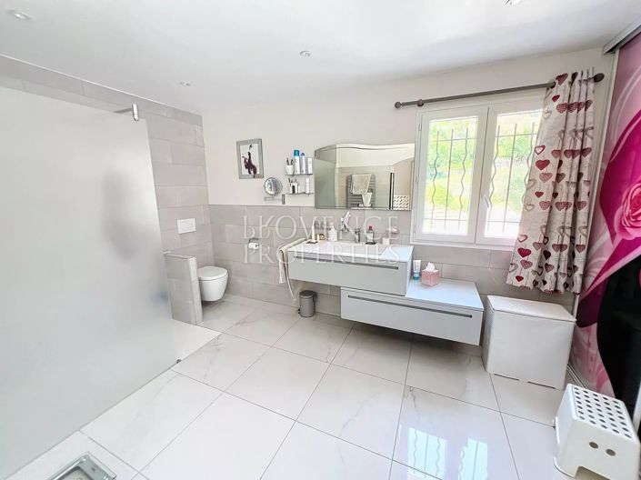 Image No.17-3 Bed House for sale