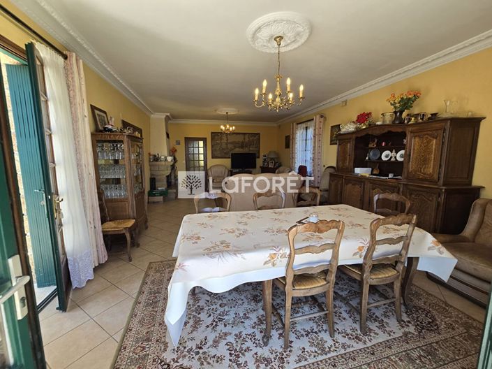 Image No.5-5 Bed House for sale