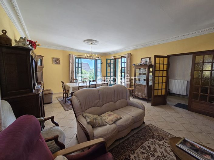 Image No.7-5 Bed House for sale