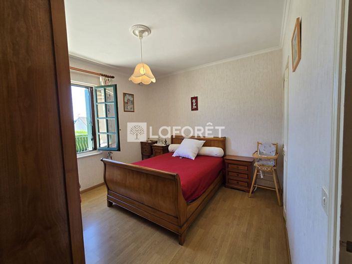 Image No.8-5 Bed House for sale