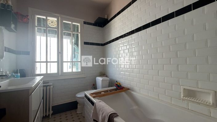 Image No.11-3 Bed House for sale