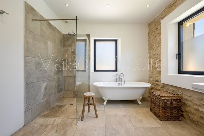 Image No.24-7 Bed House for sale