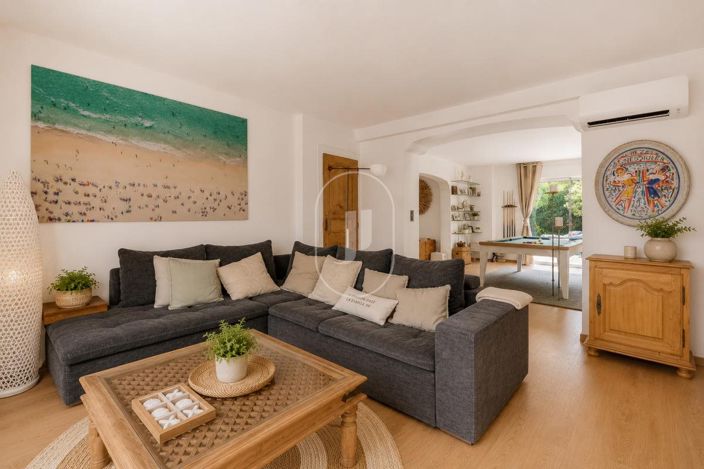 Image No.5-7 Bed House for sale