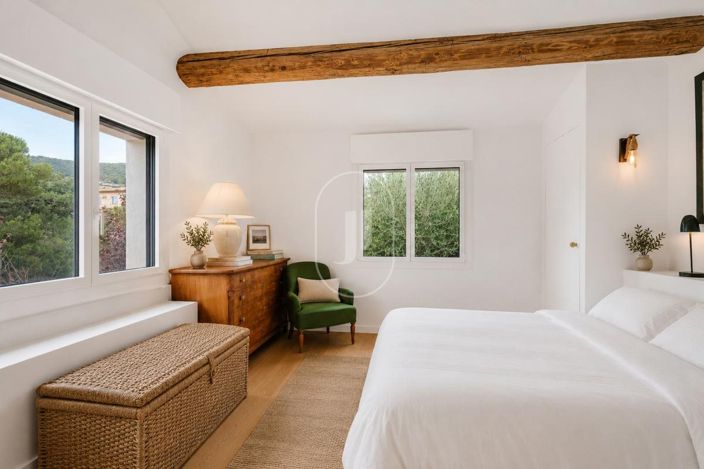 Image No.8-7 Bed House for sale