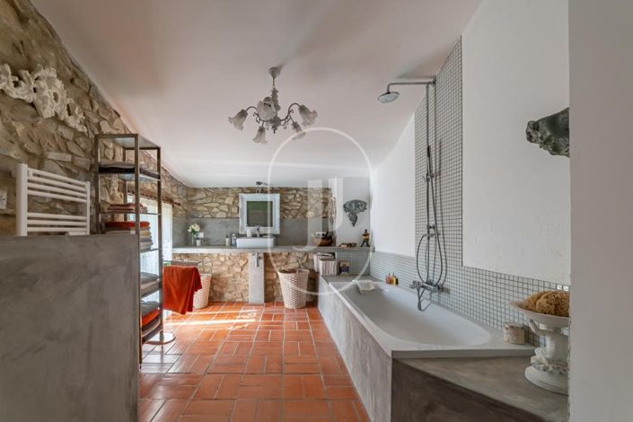 Image No.6-4 Bed House for sale