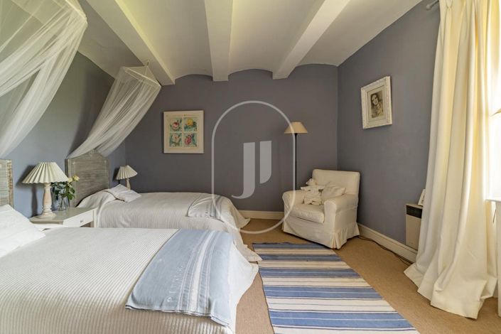 Image No.8-4 Bed House for sale
