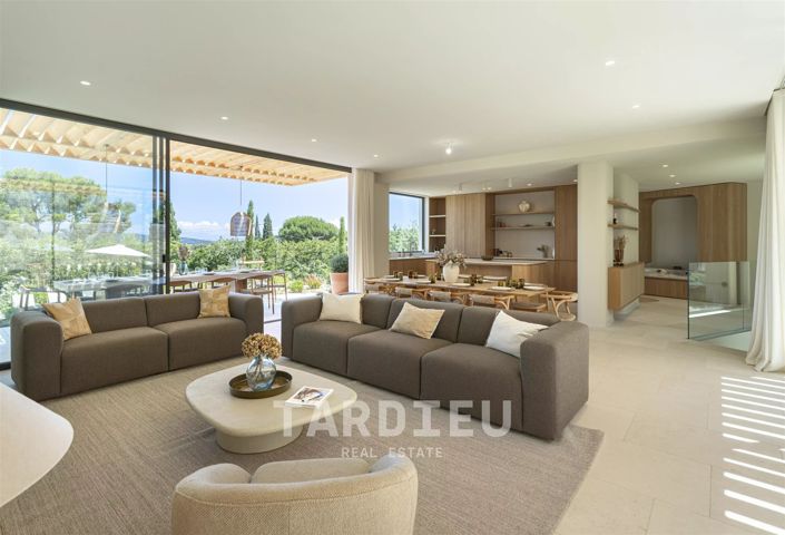 Image No.3-6 Bed House for sale