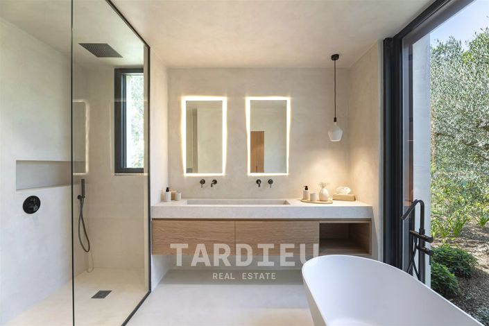 Image No.6-6 Bed House for sale