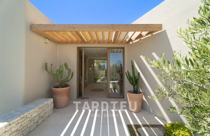 Image No.9-6 Bed House for sale