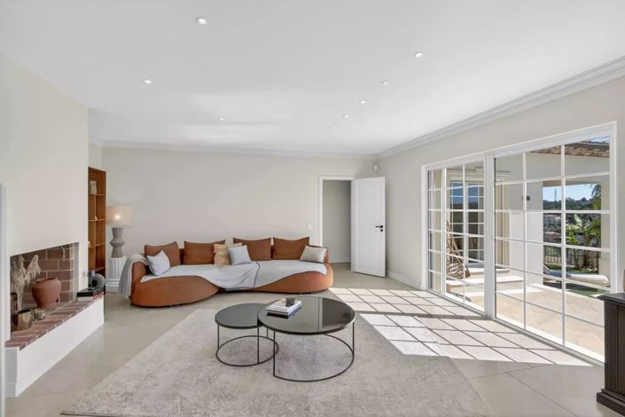 Image No.2-5 Bed House for sale
