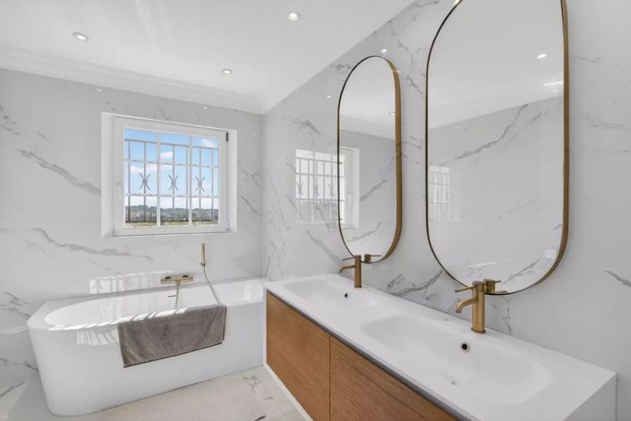 Image No.6-5 Bed House for sale