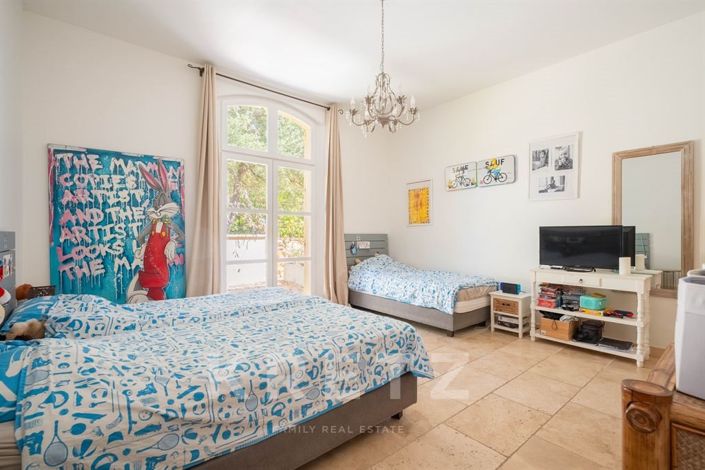 Image No.22-4 Bed House for sale
