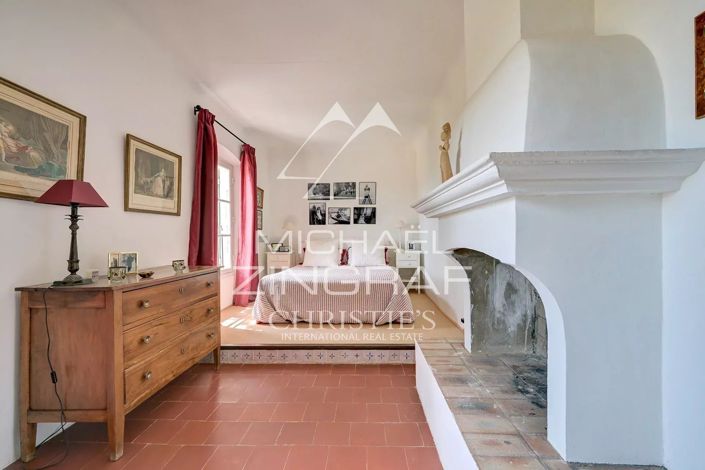 Image No.17-6 Bed House for sale
