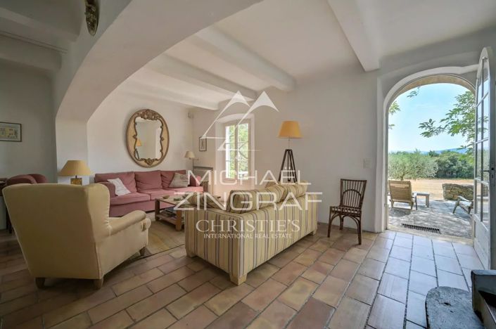 Image No.18-6 Bed House for sale
