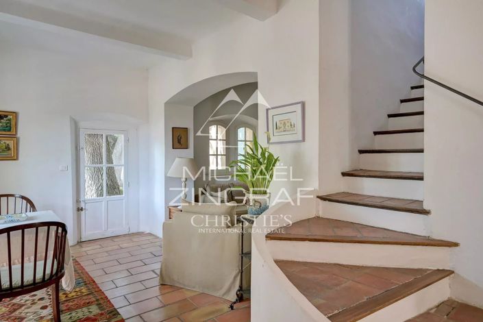 Image No.9-6 Bed House for sale