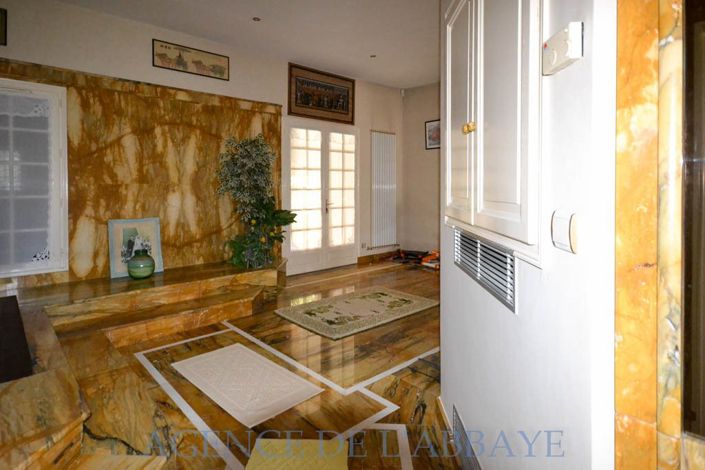 Image No.7-8 Bed House for sale