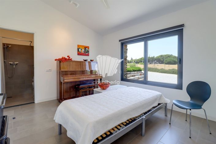 Image No.16-4 Bed House for sale