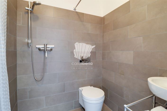 Image No.17-4 Bed House for sale