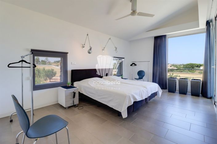 Image No.19-4 Bed House for sale