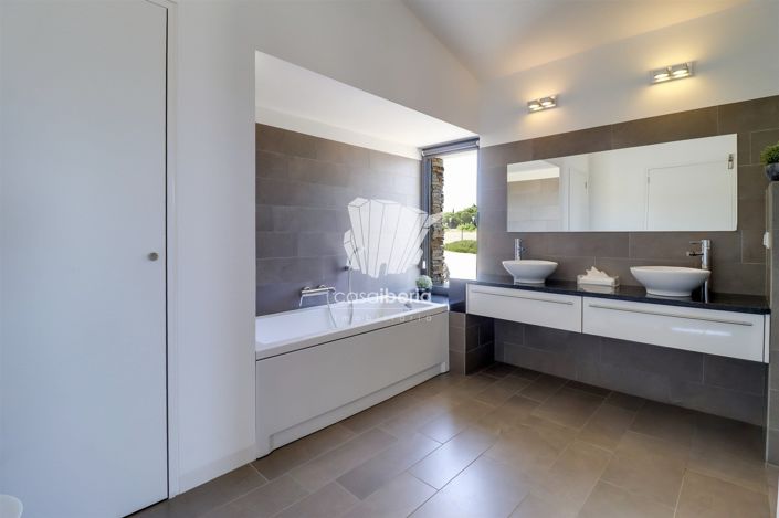 Image No.21-4 Bed House for sale