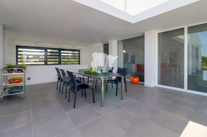 Image No.24-4 Bed House for sale