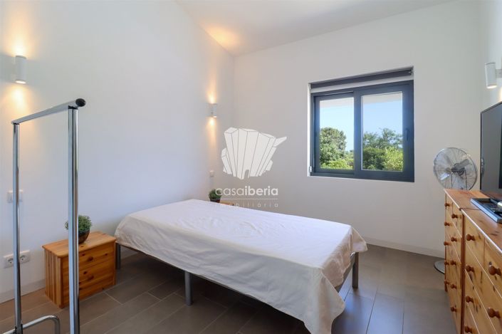 Image No.27-4 Bed House for sale