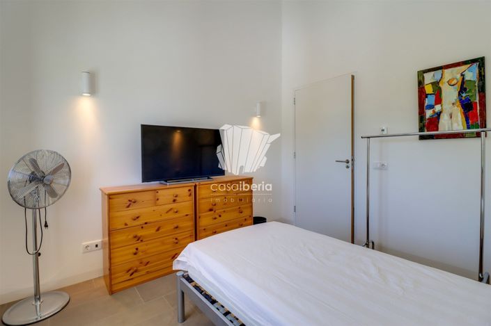Image No.28-4 Bed House for sale