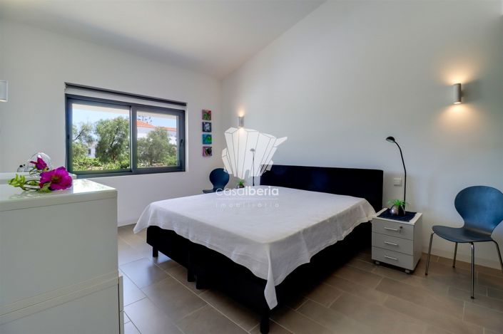 Image No.29-4 Bed House for sale